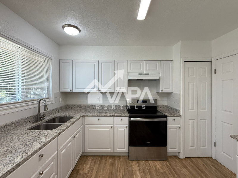 7318 Glen Trl - Photo 4 of 12