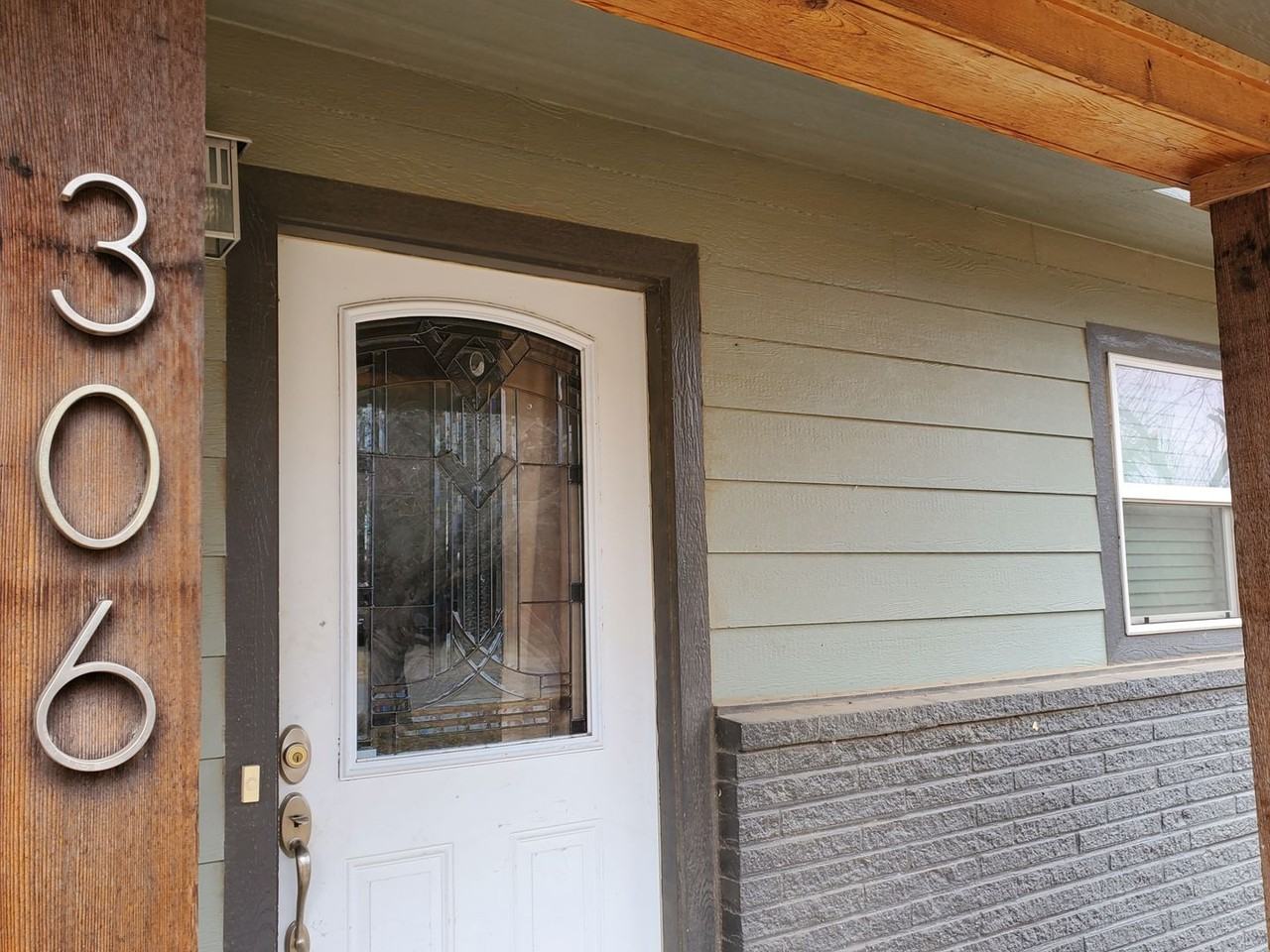 306 River Oaks Street - Photo 2 of 13