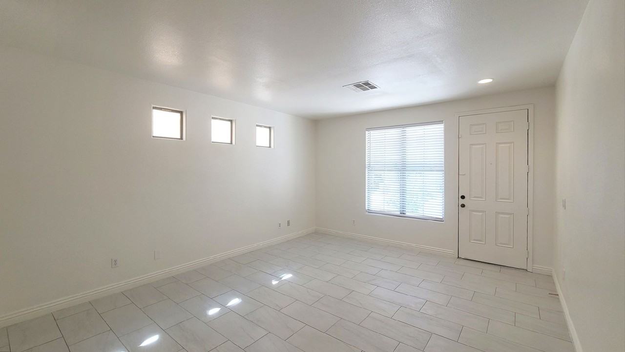 4262 Sugar Drive - Photo 4 of 27