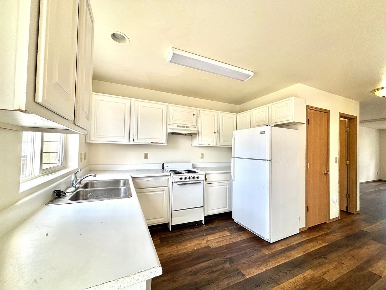 1747 W Kagy Blvd - Photo 4 of 13