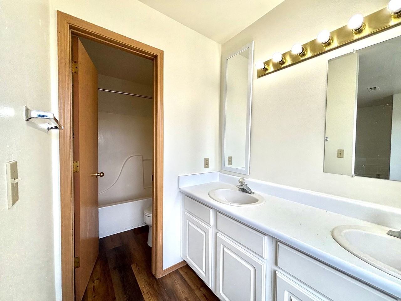 1747 W Kagy Blvd - Photo 7 of 13