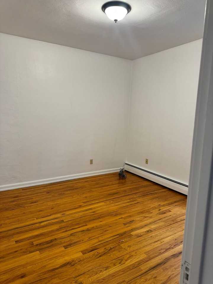 3119 Thomes Ave - Photo 5 of 9