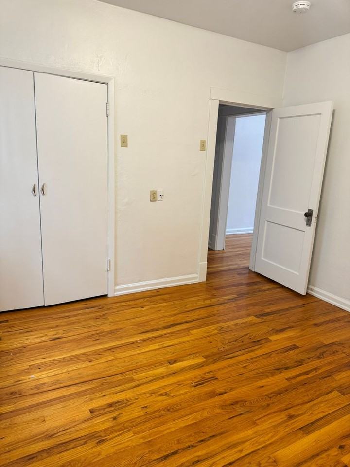 3119 Thomes Ave - Photo 6 of 9