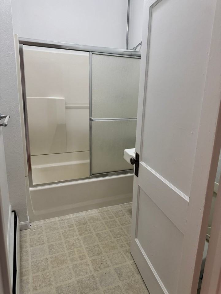 3119 Thomes Ave - Photo 7 of 9