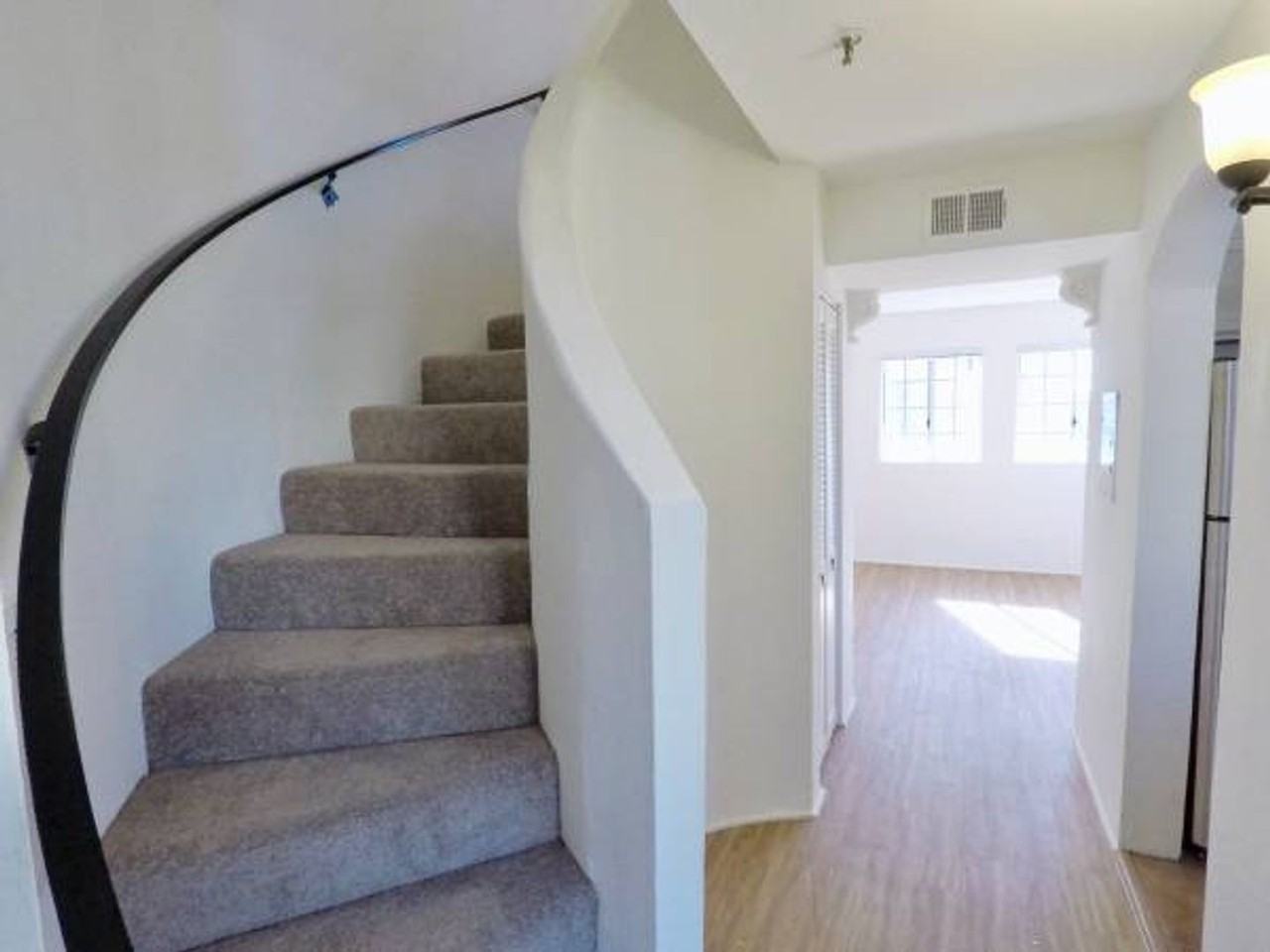 1460 N. Mansfield Ave - Photo 3 of 10