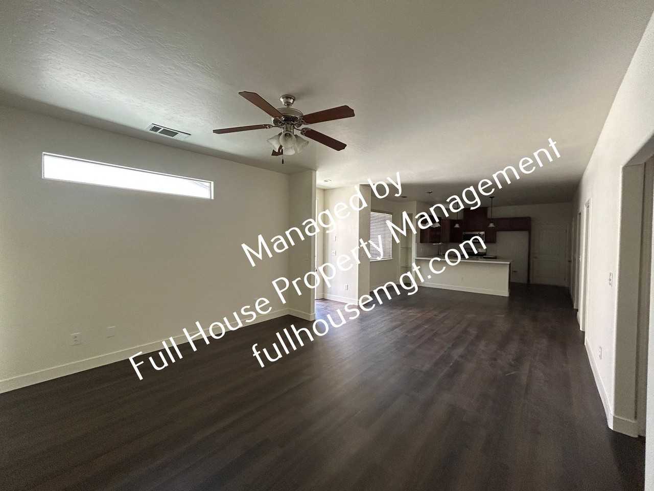 1921 W Roby Ave - Photo 2 of 15