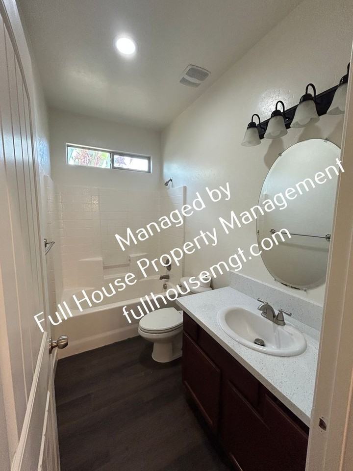 1921 W Roby Ave - Photo 6 of 15