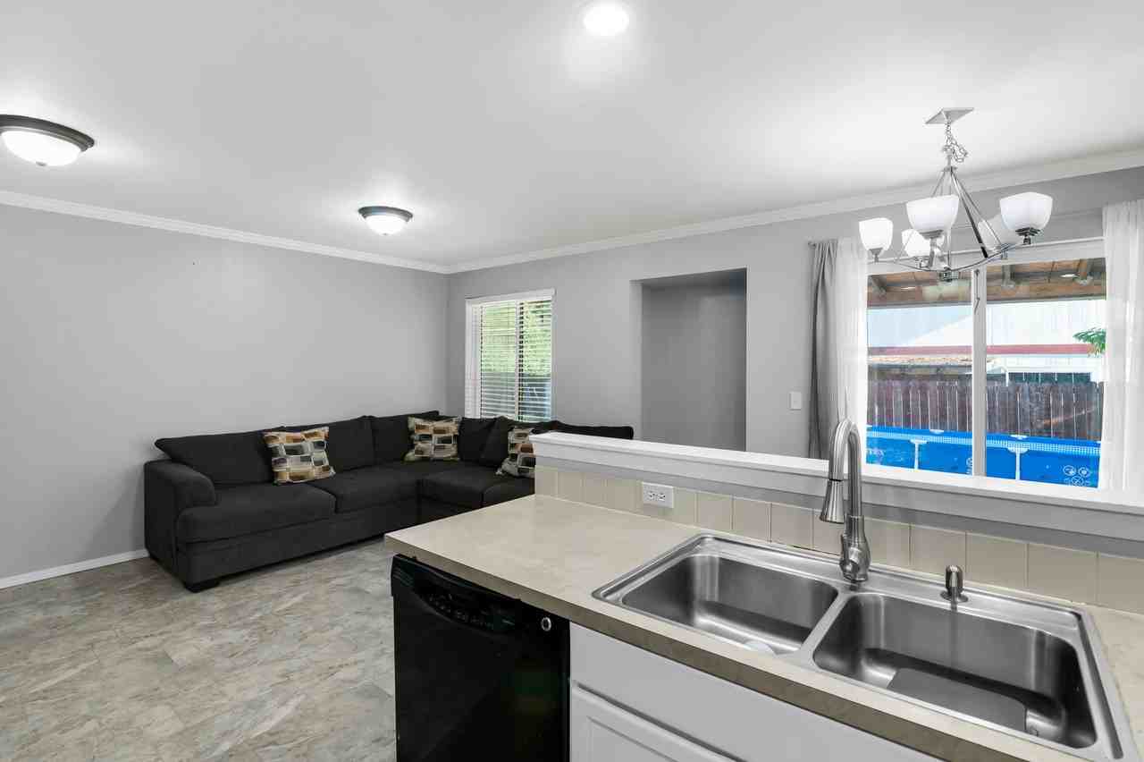 3100 Rosewood St - Photo 6 of 31