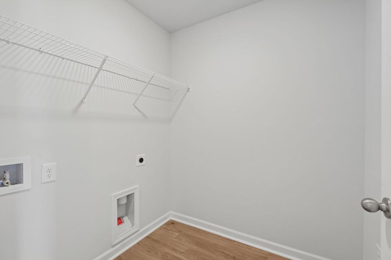 7409 Eaveswell Street - Photo 7 of 31