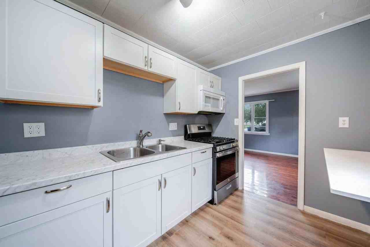 915 Elizabeth Ave - Photo 2 of 22