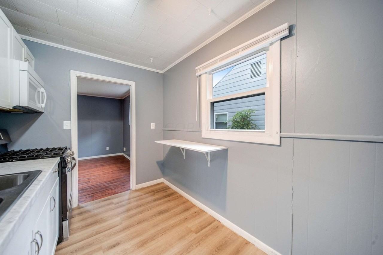 915 Elizabeth Ave - Photo 3 of 22