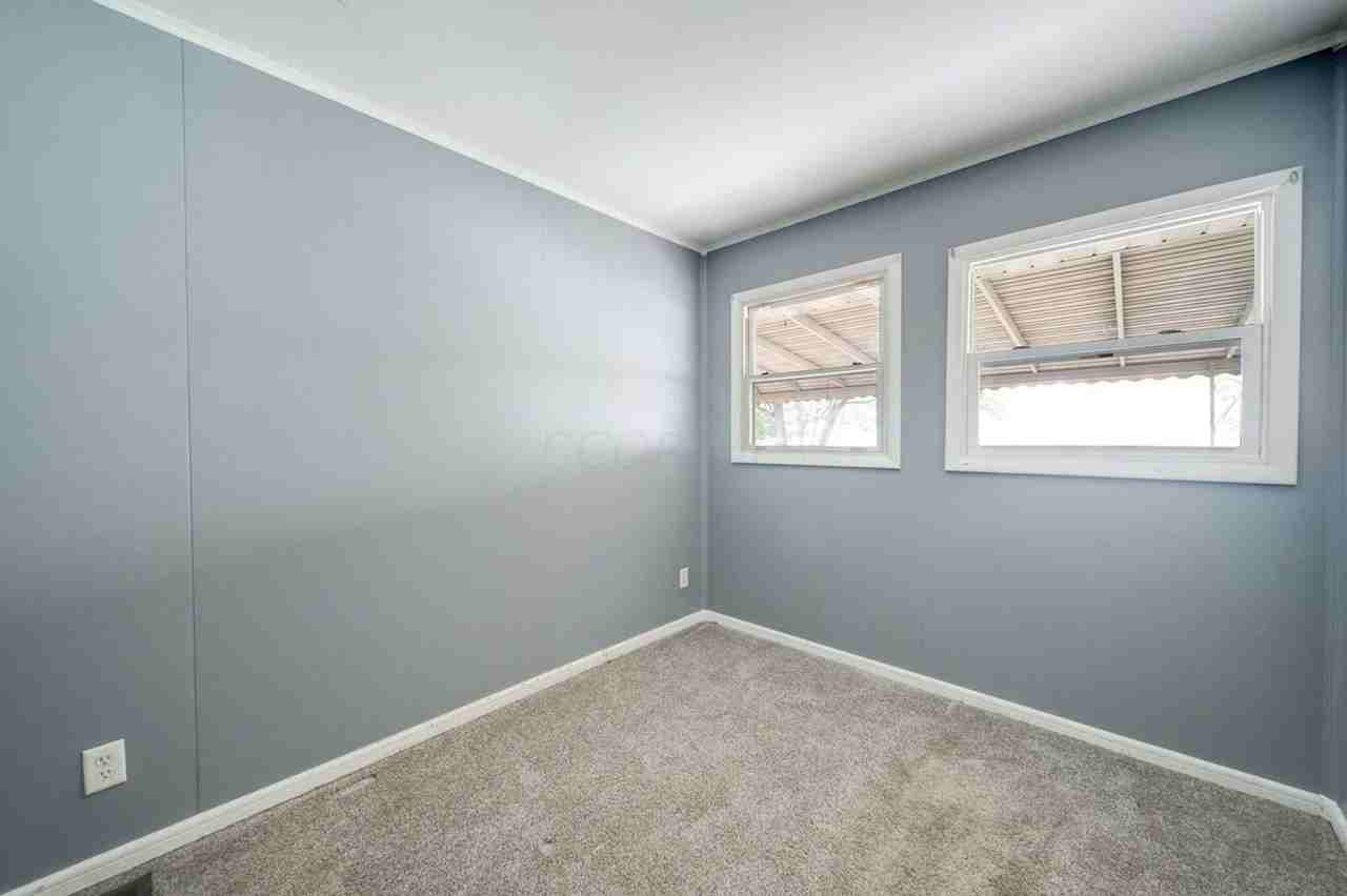 915 Elizabeth Ave - Photo 4 of 22