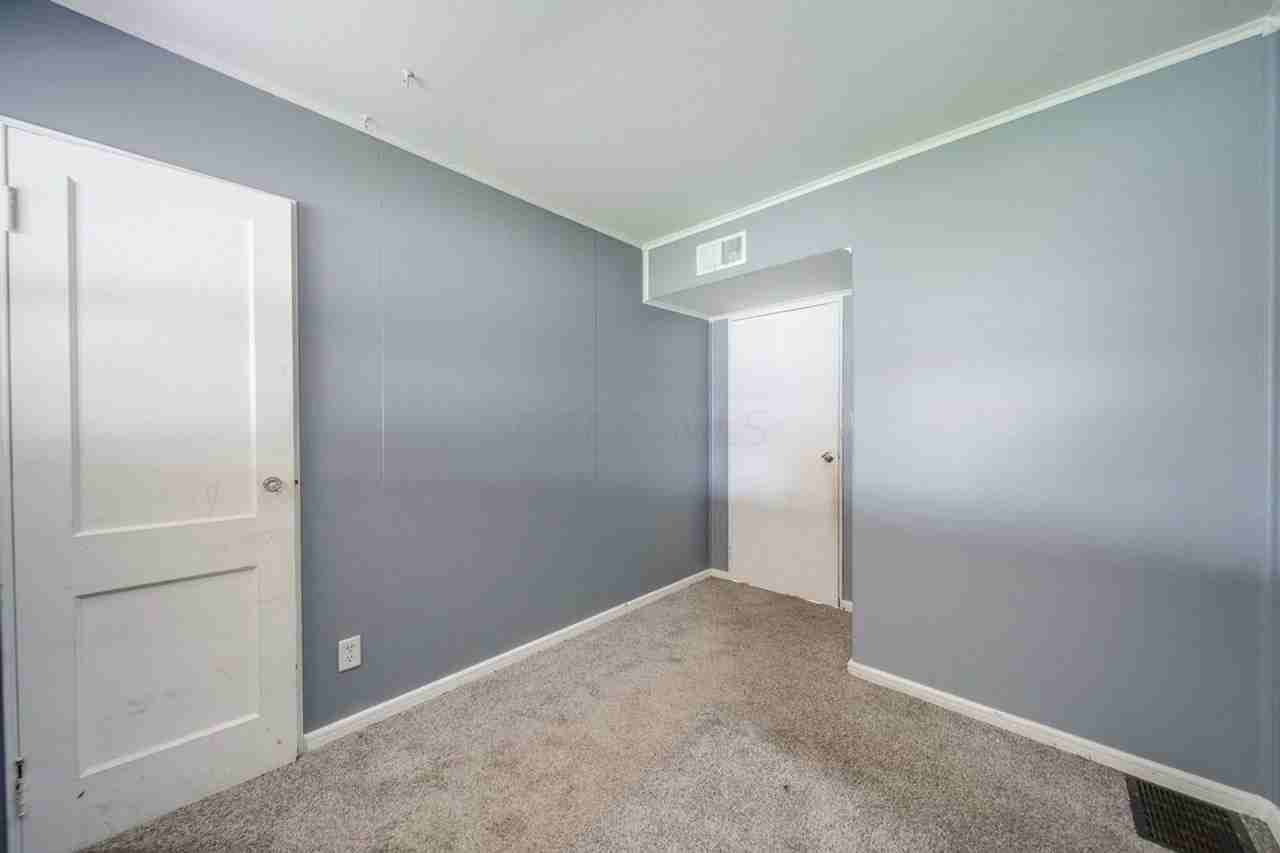 915 Elizabeth Ave - Photo 5 of 22