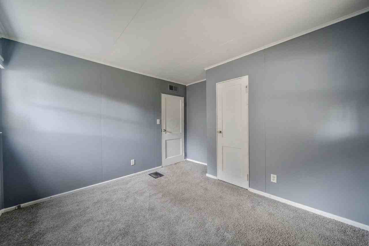 915 Elizabeth Ave - Photo 7 of 22