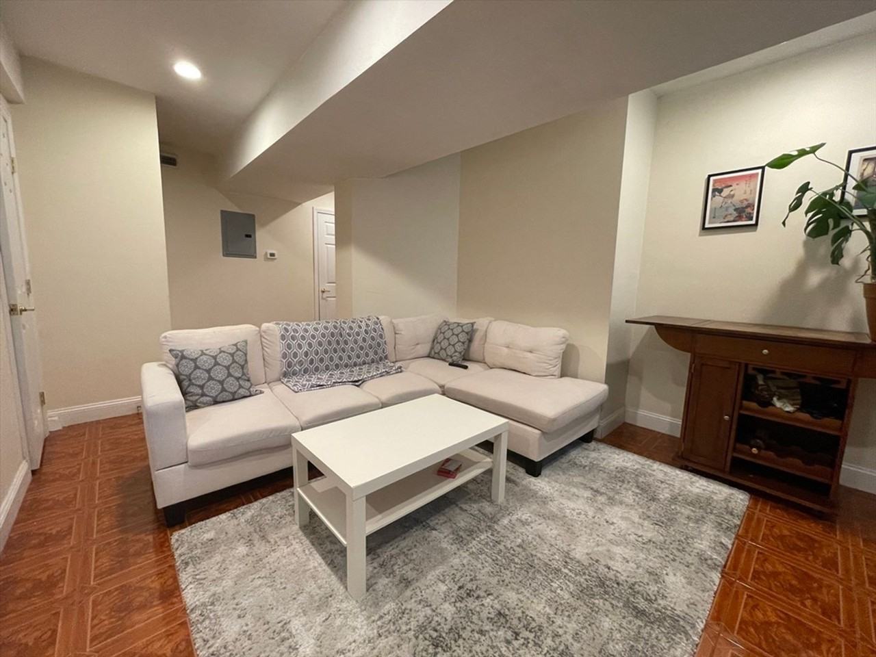 177 Winthrop Rd - Photo 4 of 12