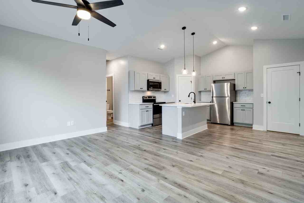 224 S Anna St - Photo 2 of 11