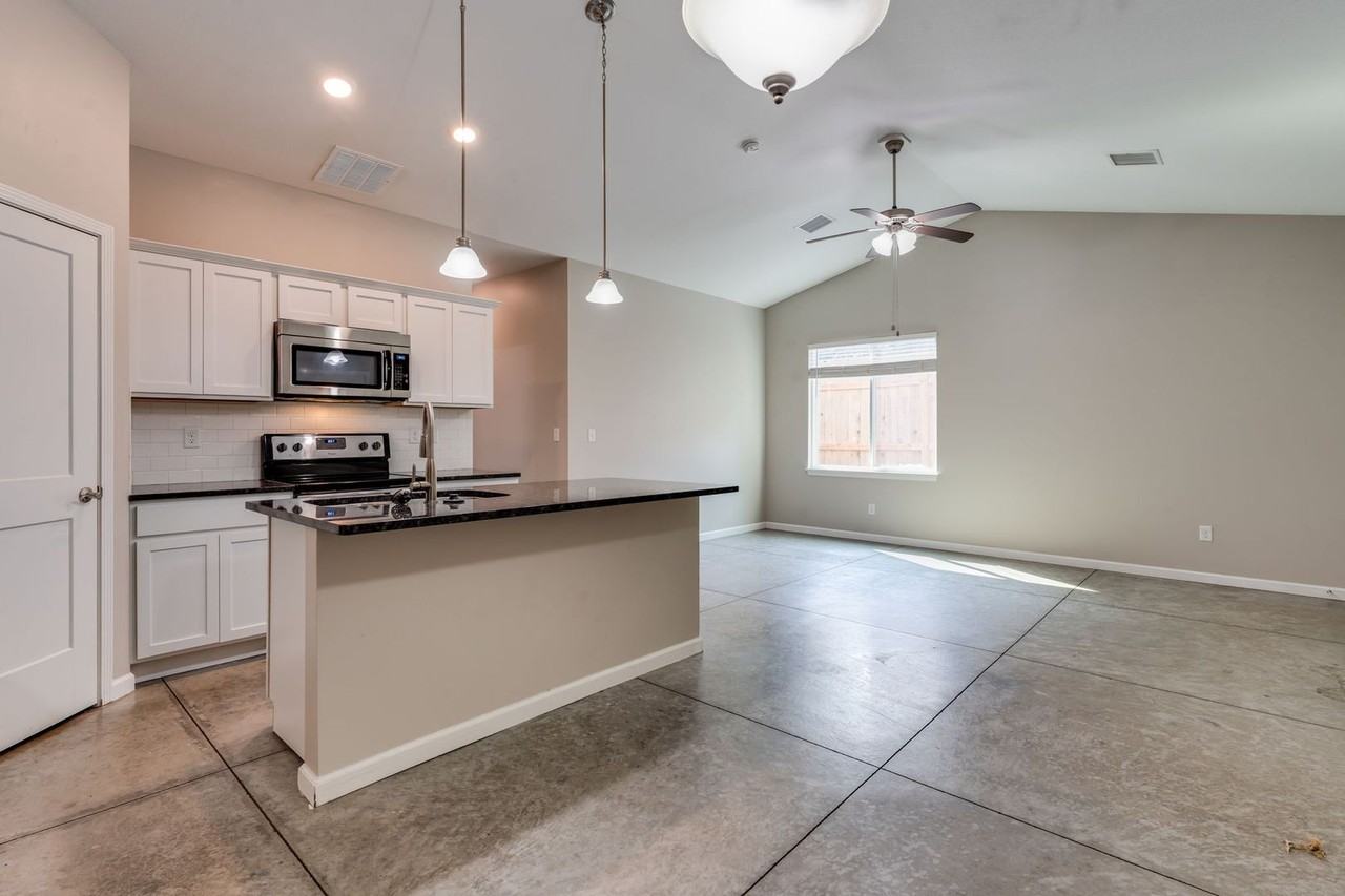 264 N Florence St - Photo 3 of 16