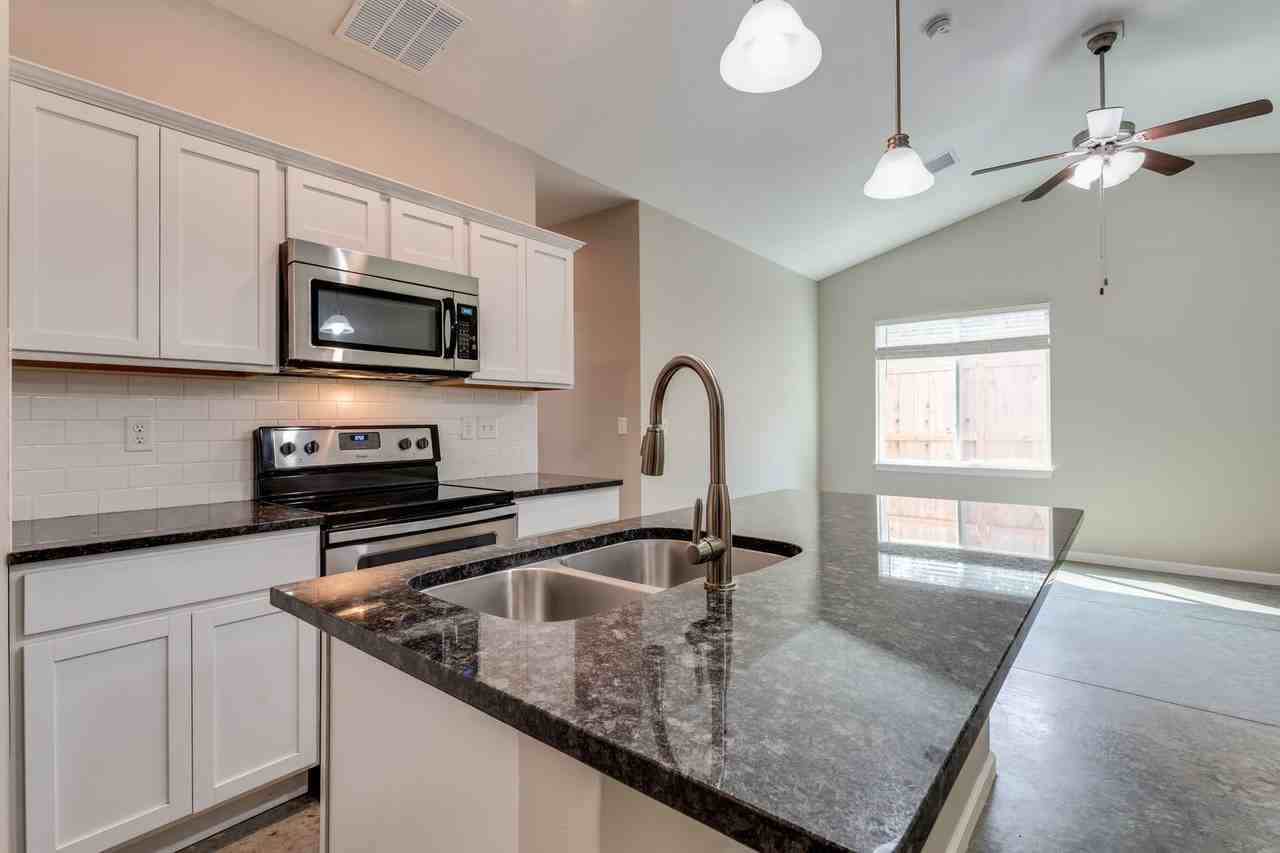264 N Florence St - Photo 4 of 16