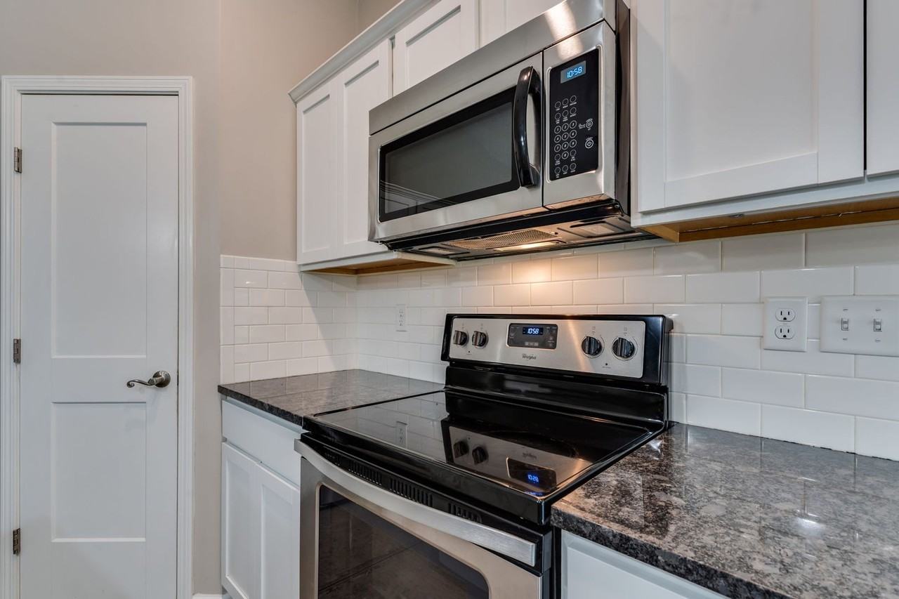 264 N Florence St - Photo 5 of 16