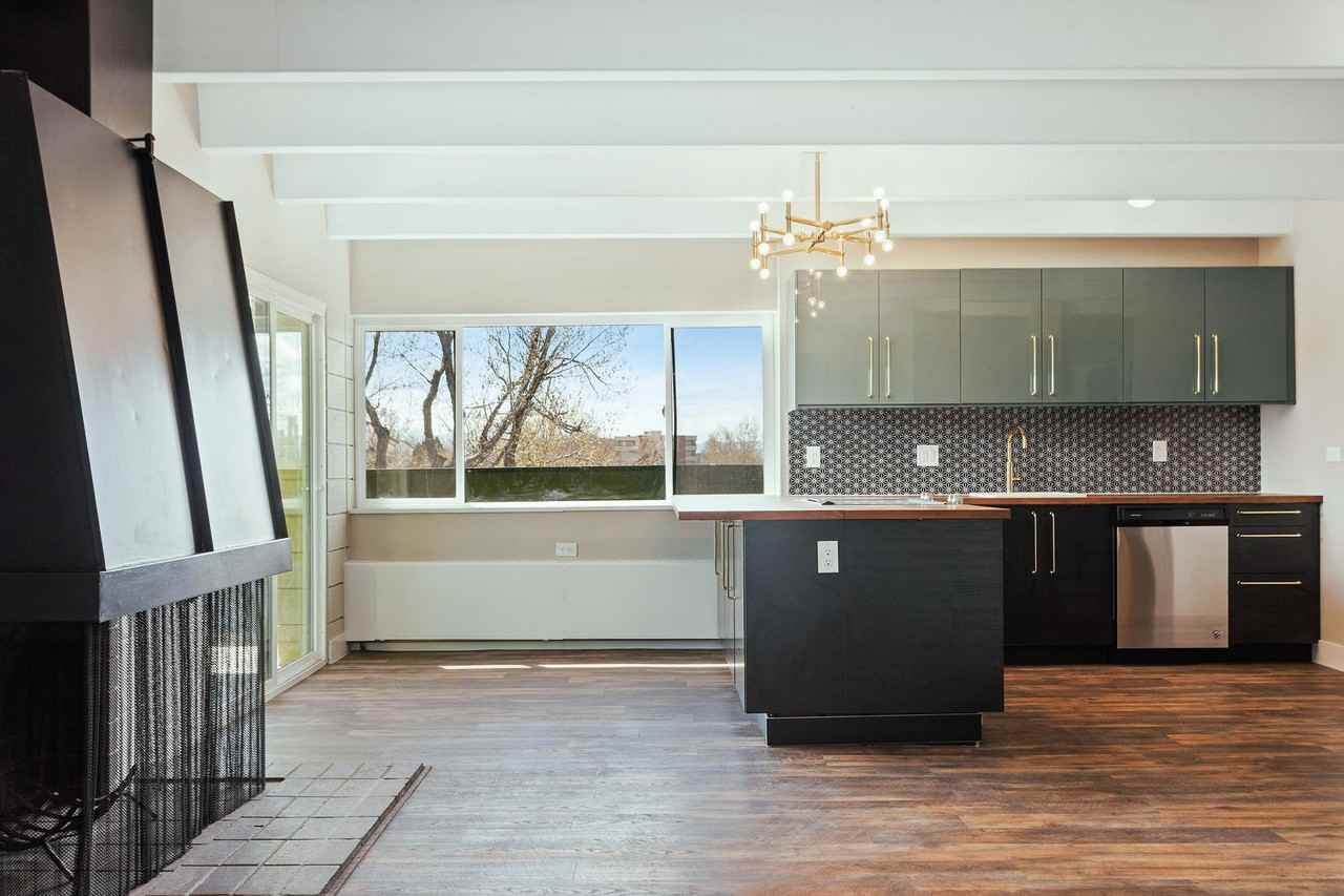 Black Swan - Photo 7 of 39