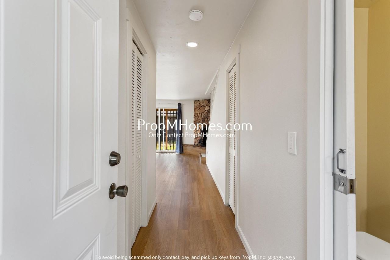 3717 Ne Mallory Ave - Photo 2 of 24