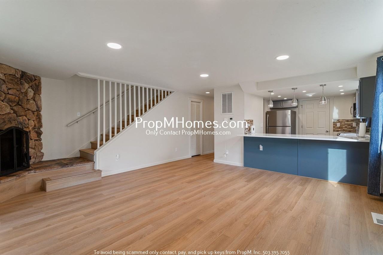 3717 Ne Mallory Ave - Photo 5 of 24