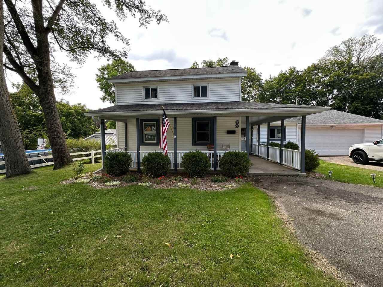 69 S Lincoln St - Photo 2 of 38