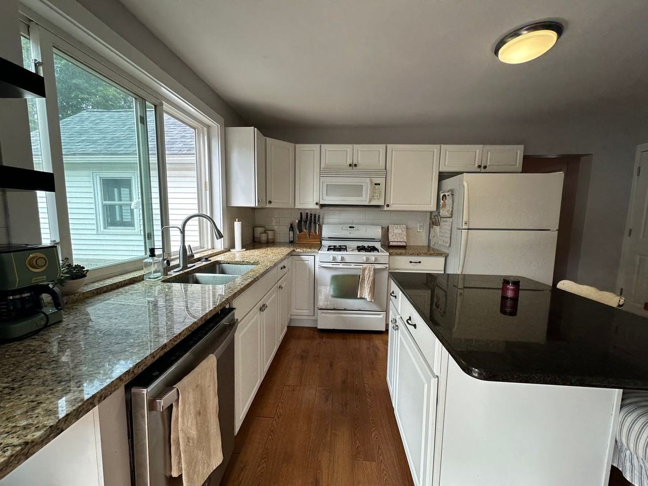 69 S Lincoln St - Photo 3 of 38