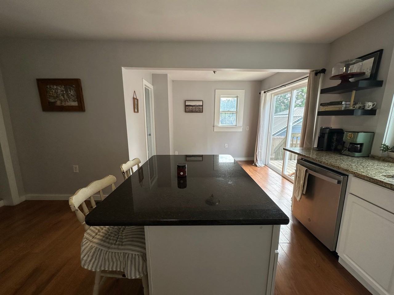 69 S Lincoln St - Photo 4 of 38