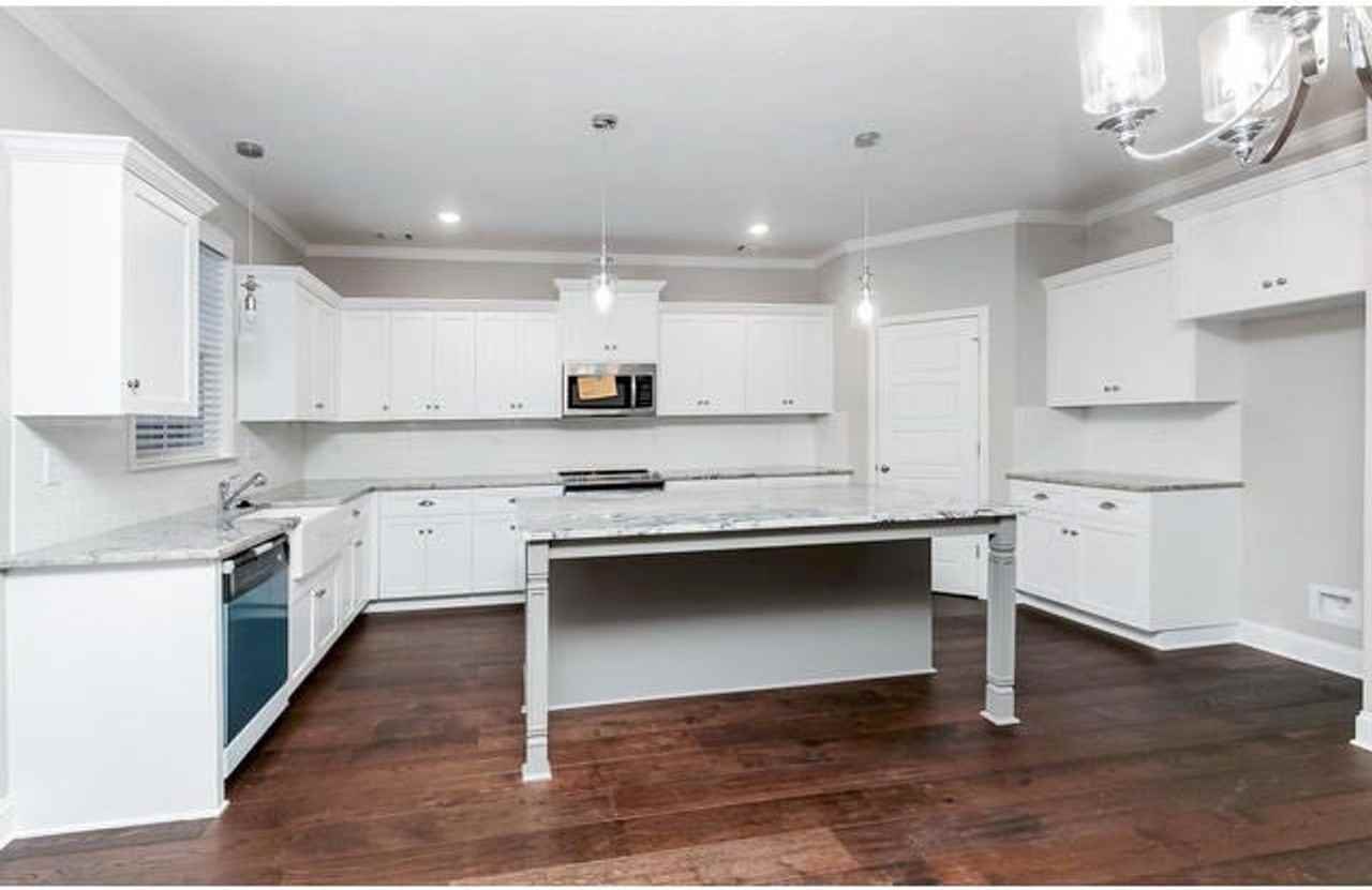210 Palisade Rdg - Photo 2 of 38