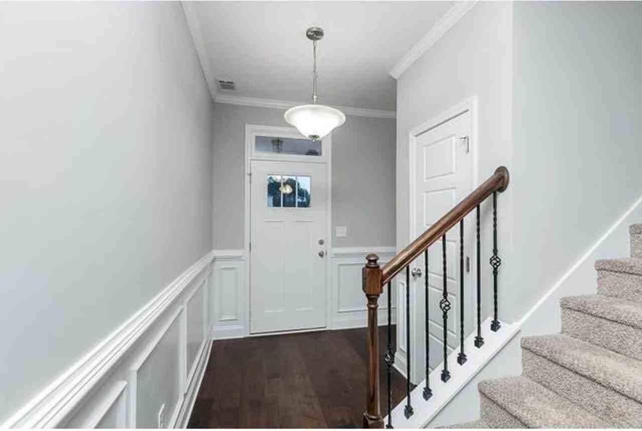 210 Palisade Rdg - Photo 3 of 38