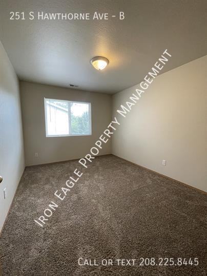 251 S Hawthorne Ave #B - Photo 4 of 8