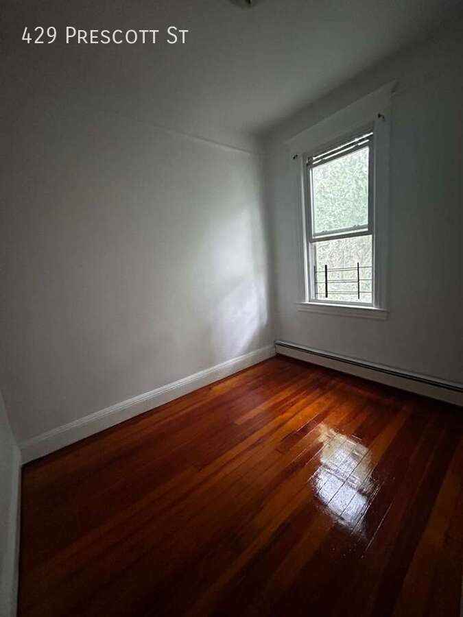 429 Prescott St - Photo 2 of 7