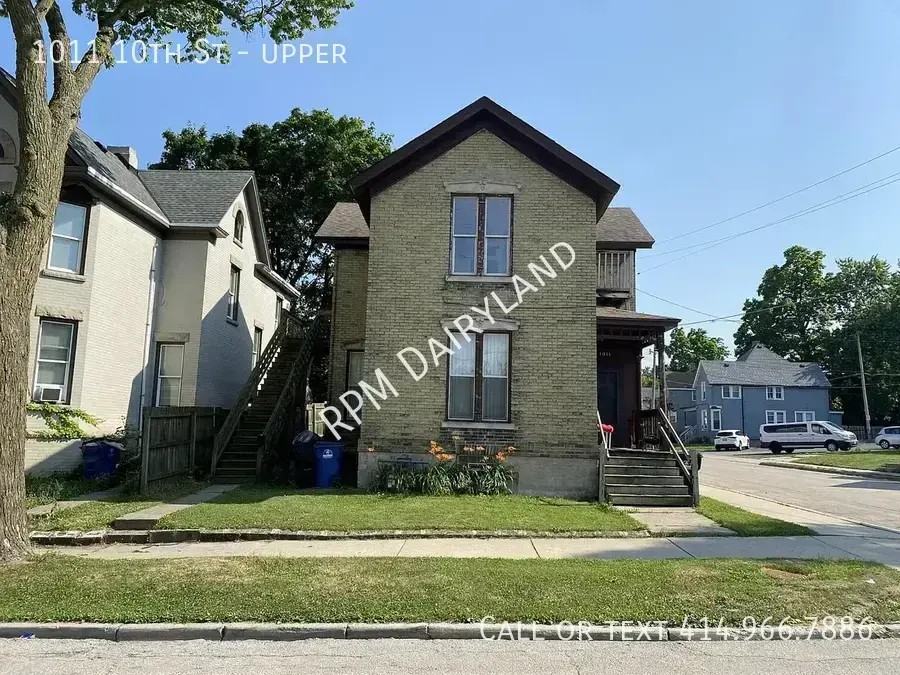 1011 10th St - Photo 2 of 18