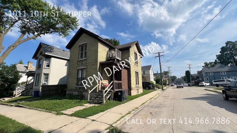 1011 10th St - Photo 3 of 18