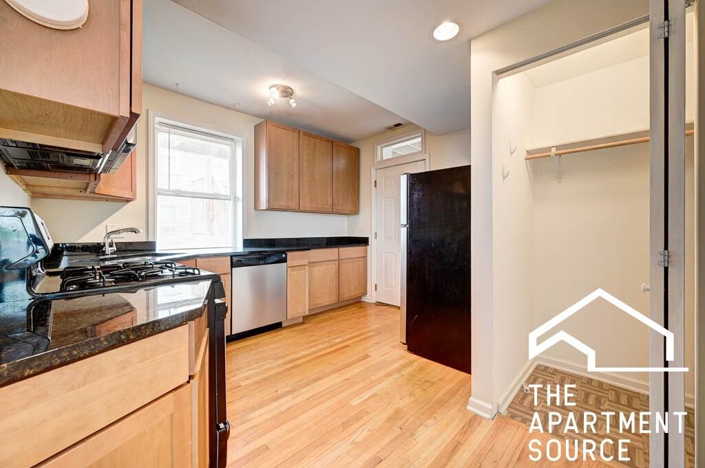 2553 West Ardmore Avenue, Unit 3 - Photo 2 of 11