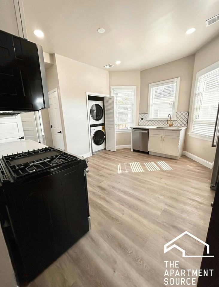 2820 North Ridgeway Avenue, Unit 2 - Photo 2 of 13