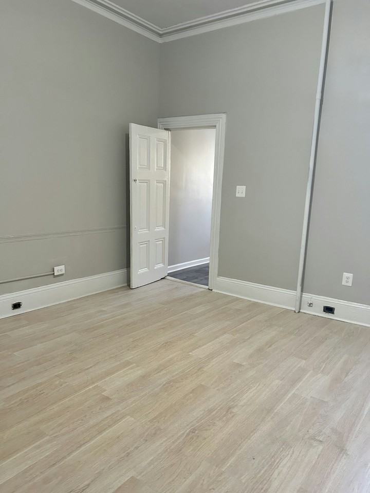 1708 Harlem Ave, Unit 3 - Photo 4 of 11