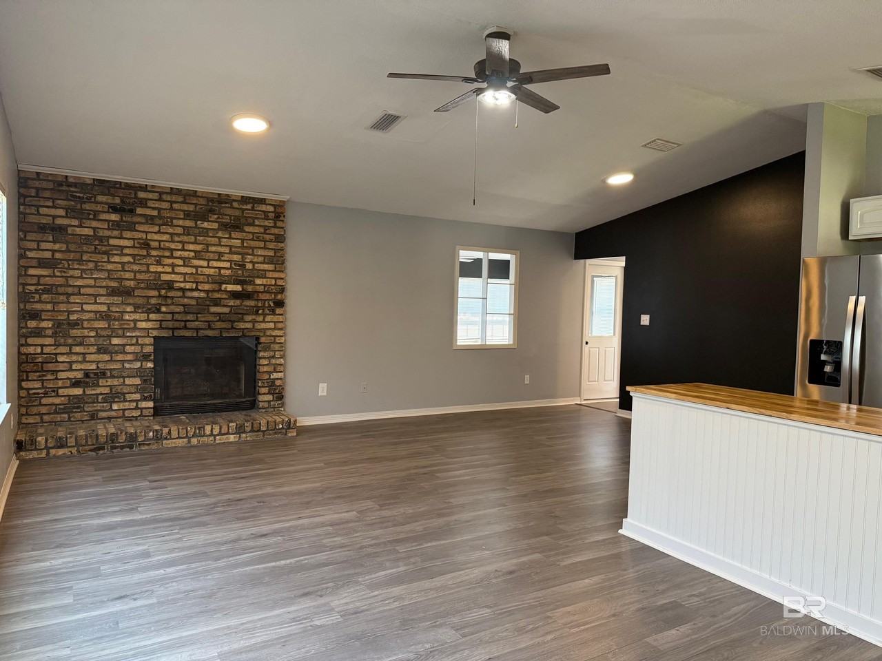 1601 Matias Dr - Photo 5 of 18