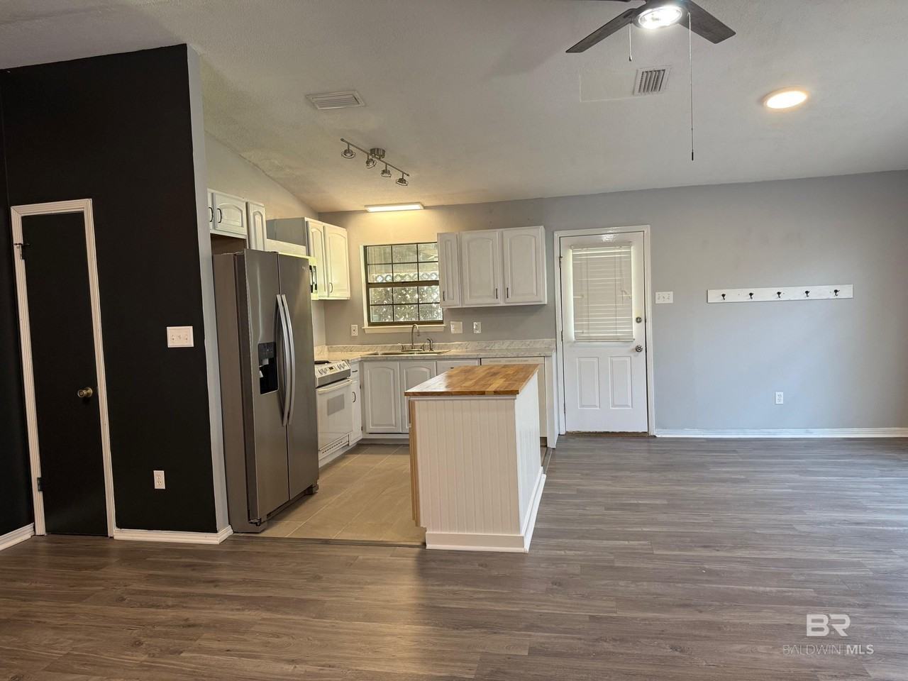 1601 Matias Dr - Photo 7 of 18