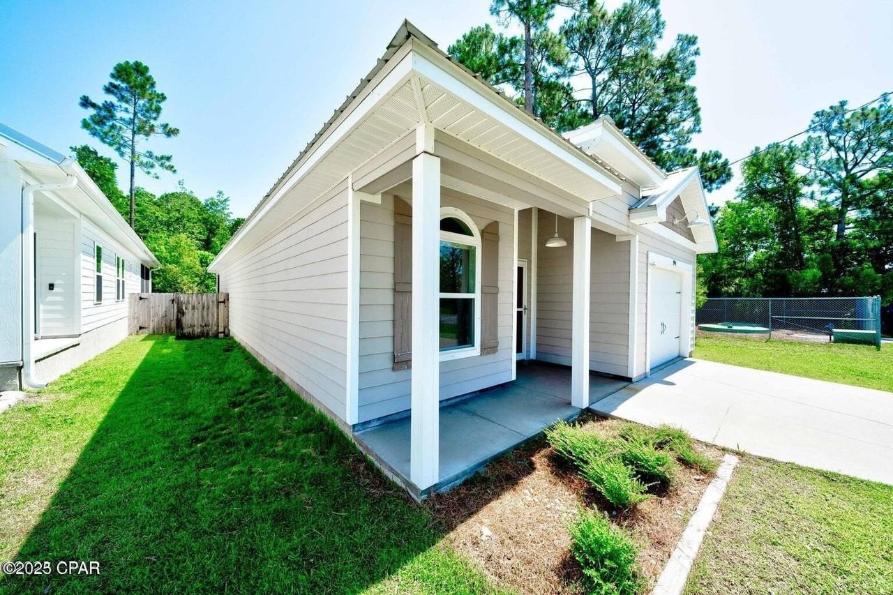 194 Escanaba Ave - Photo 5 of 35