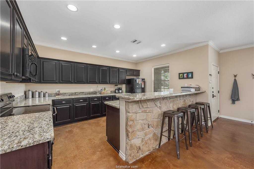 502 Deacon Dr - Photo 3 of 14