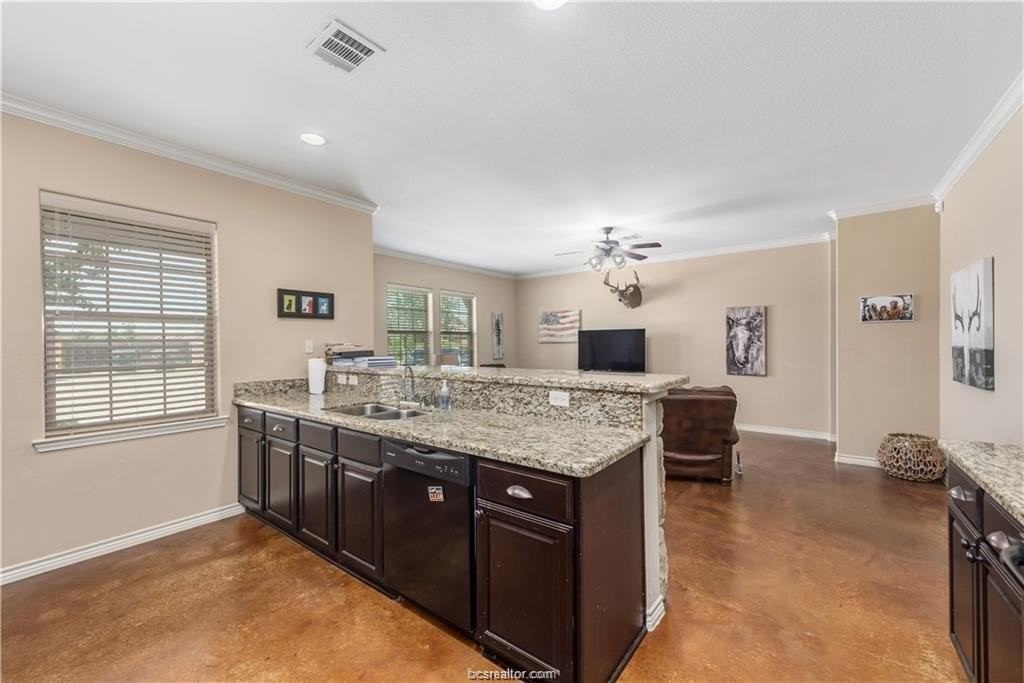 502 Deacon Dr - Photo 5 of 14