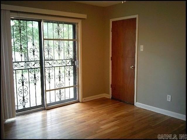 303 Brookside Dr - Photo 5 of 13