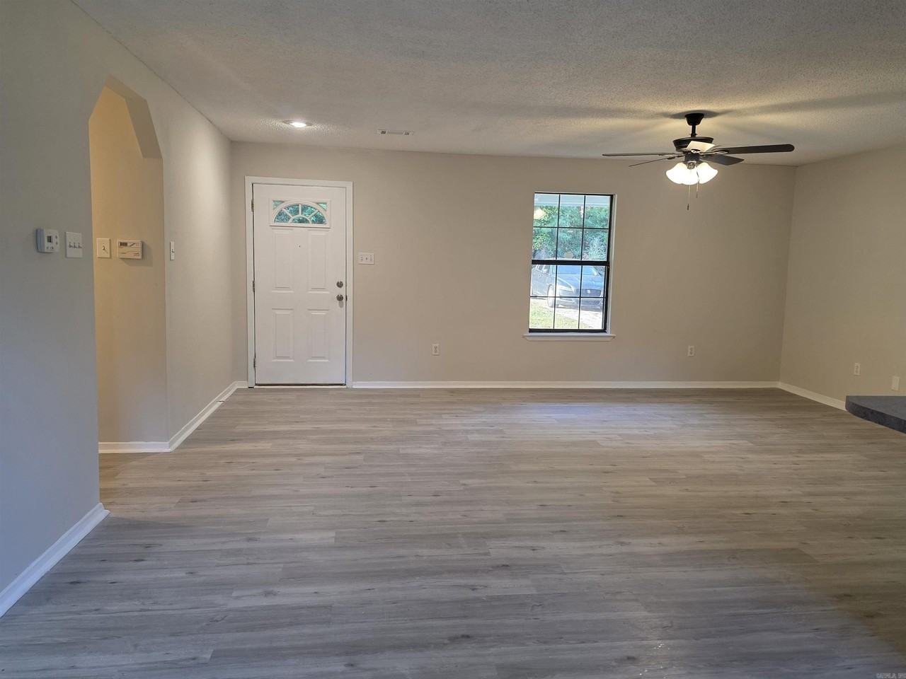 8 Helen St - Photo 3 of 16