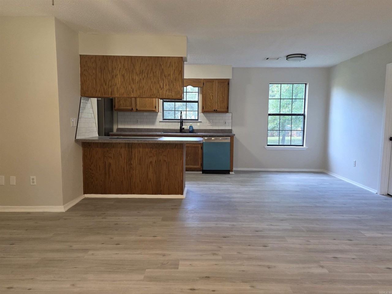 8 Helen St - Photo 4 of 16