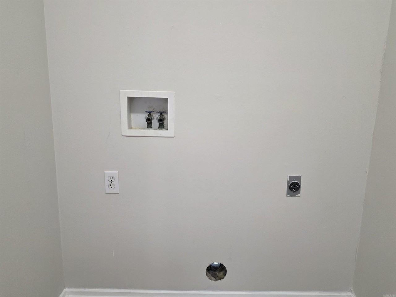 8 Helen St - Photo 6 of 16