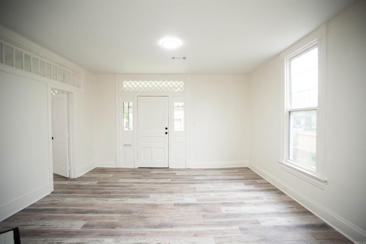 2715 S State St - Photo 4 of 34