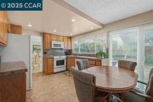 featured image of 576 Emerald St