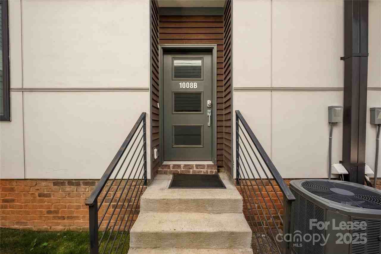 1008 Westbrook Dr Unit B #B - Photo 2 of 46